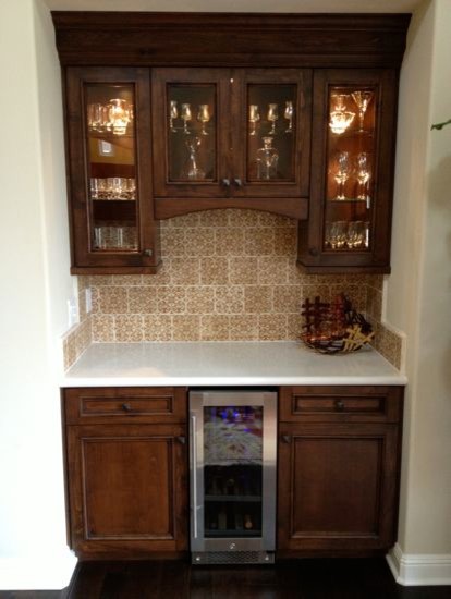 Inspiration for a mid-sized timeless home bar remodel in San Diego