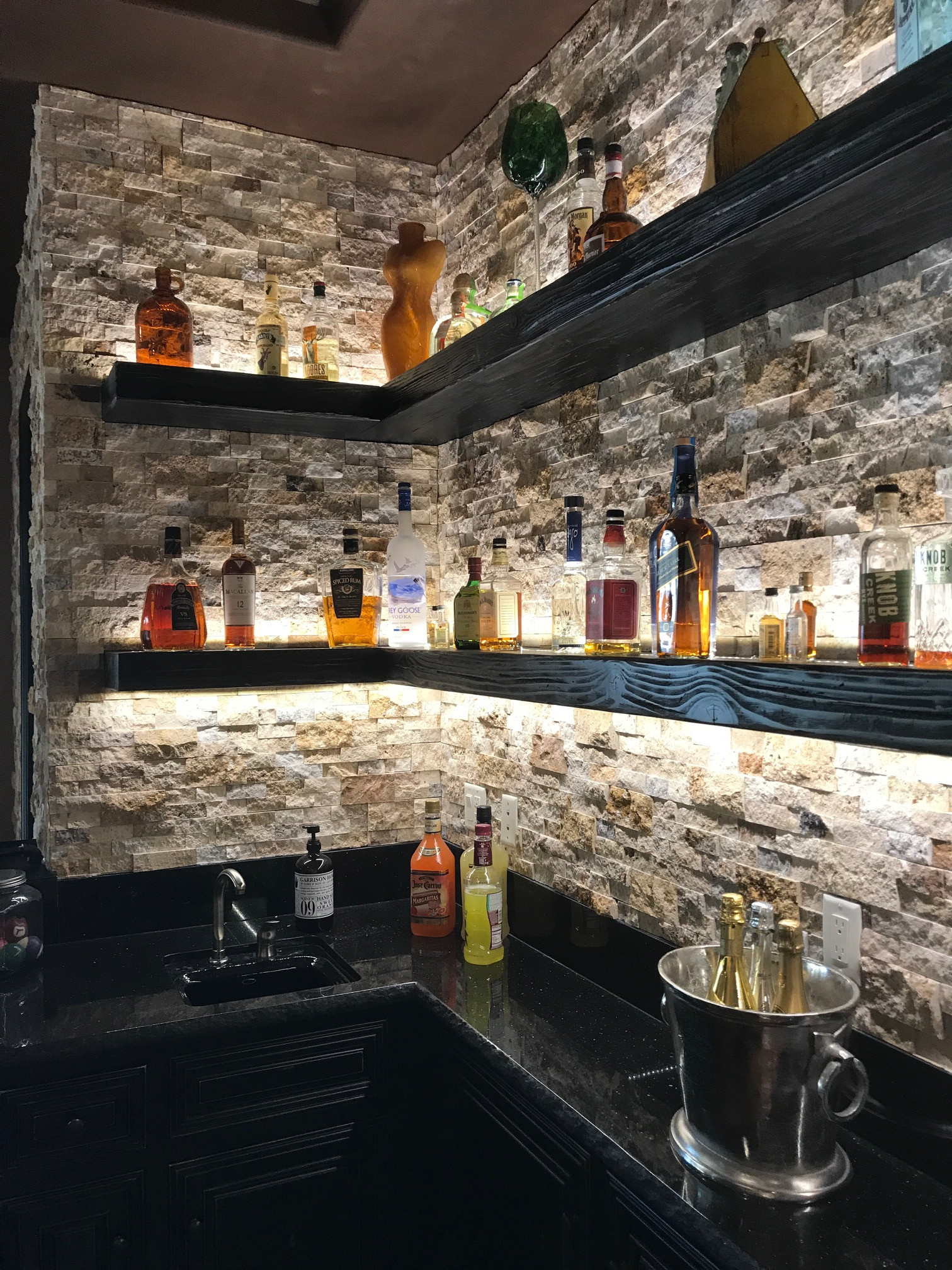 おしゃれなホームバーの画像 75選 22年11月 Houzz ハウズ