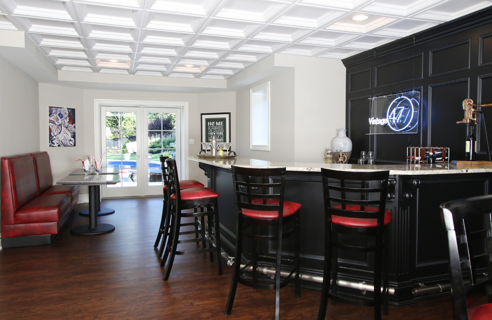 Home bar - traditional home bar idea in New York