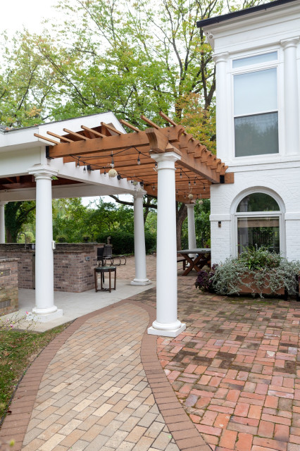 Elegant Outdoor Kitchen, Bar & Dining Space - Contemporary - Home Bar ...