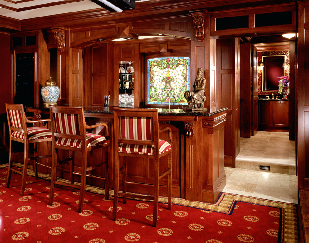 Пример оригинального дизайна: домашний бар в классическом стиле с полом из керамической плитки