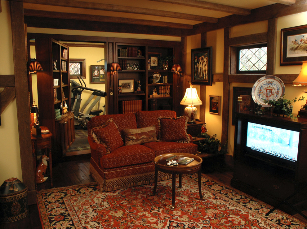 Foto på en stor vintage hemmabar med stolar, med luckor med profilerade fronter, skåp i mörkt trä och skiffergolv