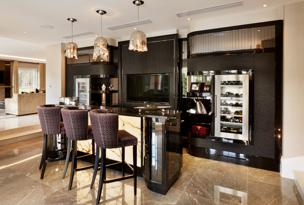 Immagine di un grande angolo bar con lavandino minimal con ante in legno bruno, top in granito e pavimento in gres porcellanato
