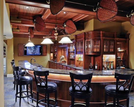 Ispirazione per un angolo bar con lavandino tradizionale di medie dimensioni con ante con bugna sagomata, ante in legno bruno, top in granito, pavimento con piastrelle in ceramica e pavimento grigio