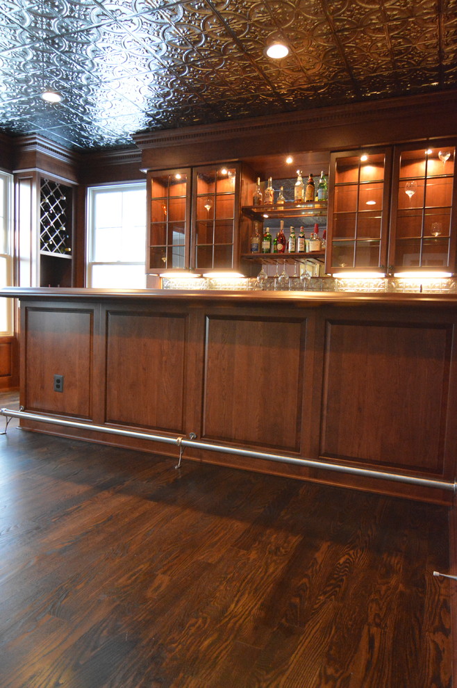 Diseño de bar en casa clásico grande