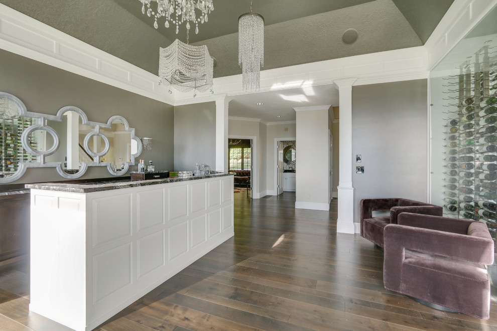 Imagen de bar en casa con fregadero lineal contemporáneo grande con suelo de madera en tonos medios