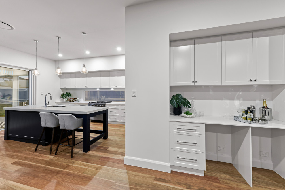 Hamptons In Hendra Traditional Home Bar Brisbane by KITCHEN