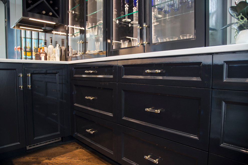 HIghGloss Lacquered Finishes in a Luxurious Home Bar and