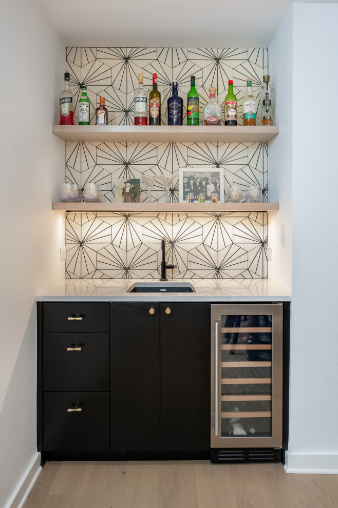 This is an example of a contemporary home bar in Austin.