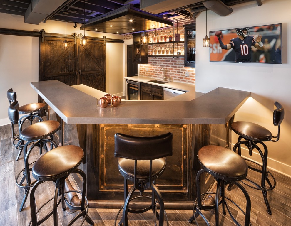 Example of an urban home bar design in Chicago