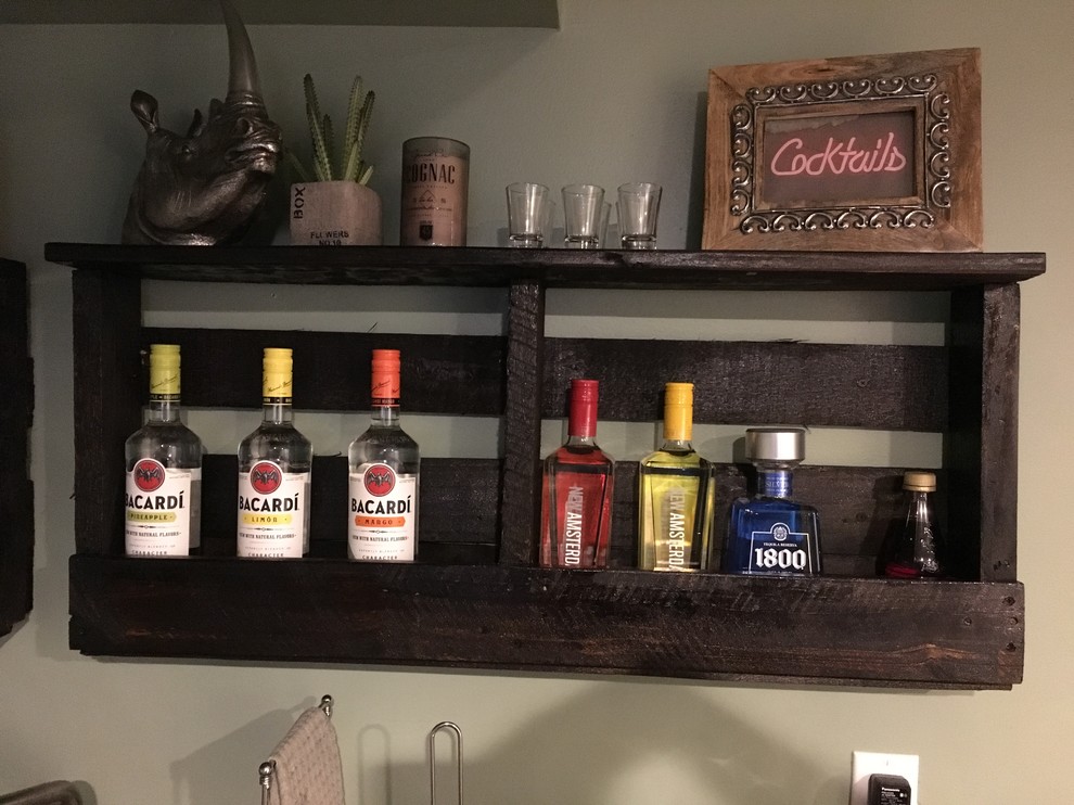 This is an example of a small rustic home bar in Philadelphia.