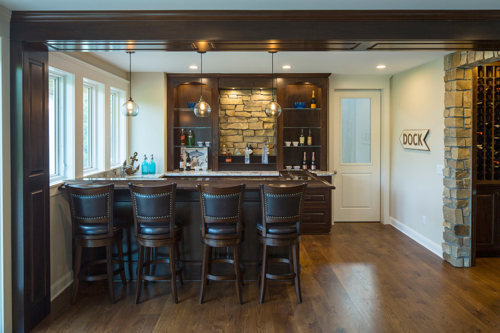 Imagen de bar en casa clásico con armarios con paneles con relieve y suelo de madera en tonos medios