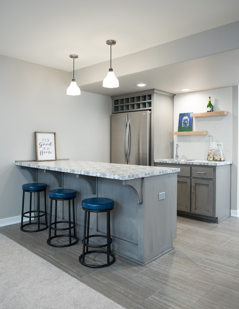 Example of a transitional home bar design in Kansas City