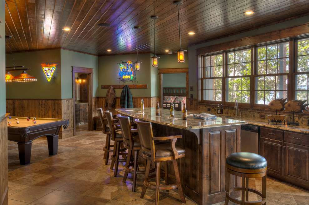 Immagine di un bancone bar stile rurale con lavello sottopiano, ante con bugna sagomata e ante in legno bruno