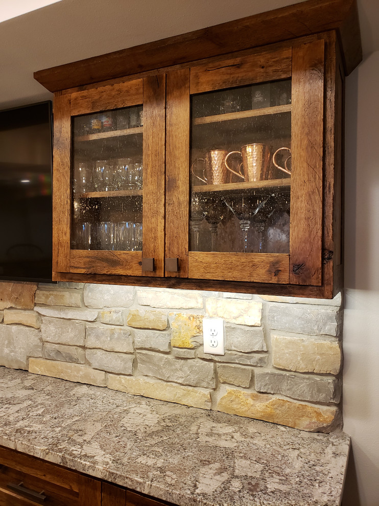 Design ideas for a rustic home bar in Milwaukee.