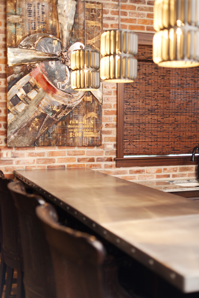 Esempio di un angolo bar con lavandino industriale di medie dimensioni con lavello sottopiano, ante in legno bruno, top in zinco e pavimento in vinile