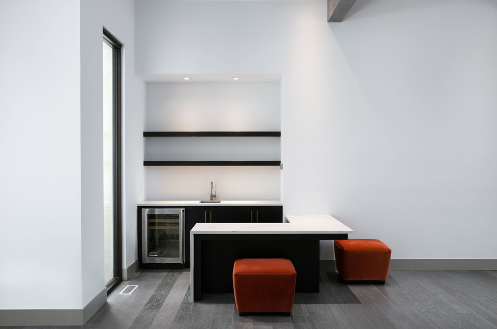 Example of a minimalist home bar design in Oklahoma City