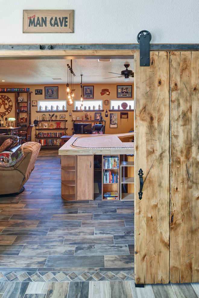 Esempio di un angolo bar con lavandino chic con lavello da incasso, top in legno, paraspruzzi in legno, pavimento in gres porcellanato e pavimento multicolore