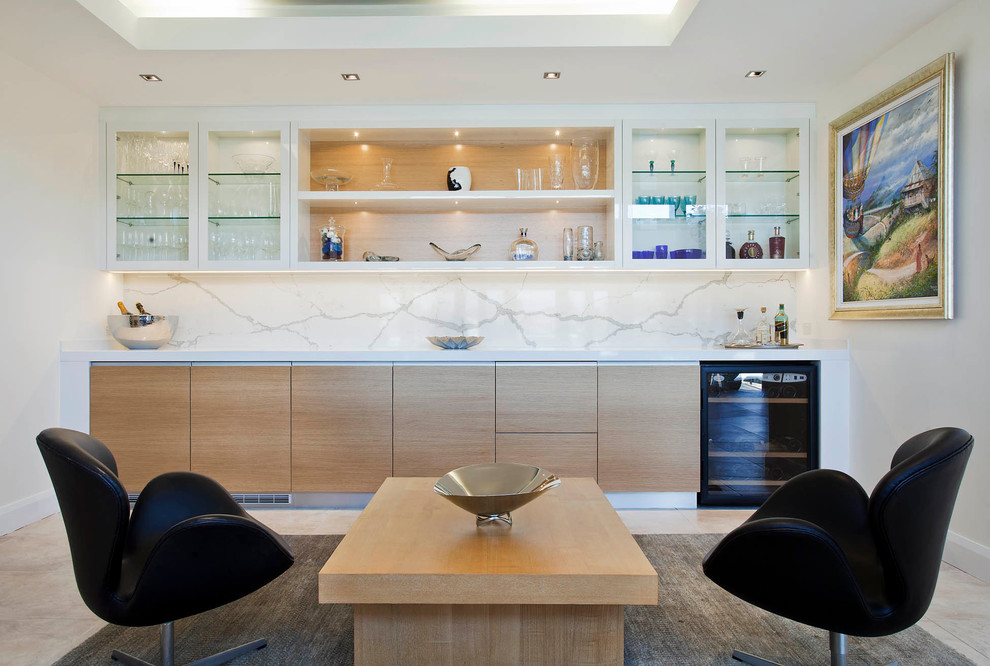Medium sized modern home bar in Sydney with marble splashback.