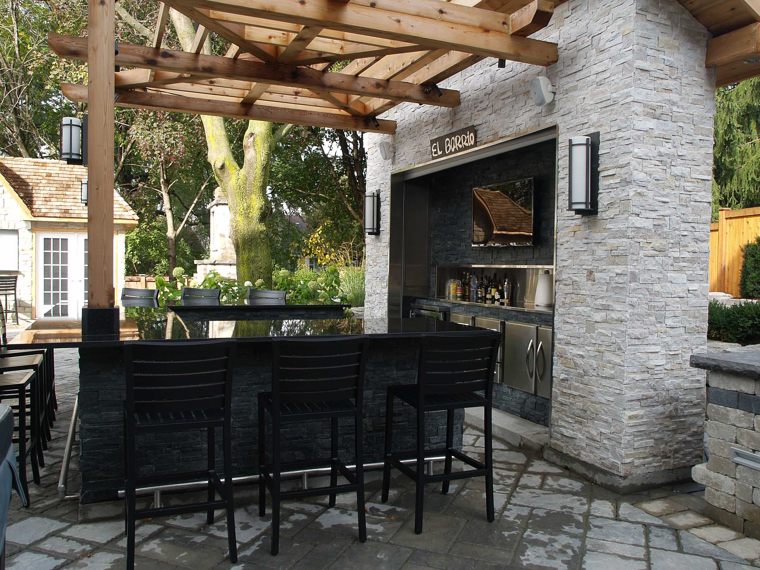 Outdoor Kitchen Stone Veneer Houzz, Stone Wall Outdoor Kitchen Design