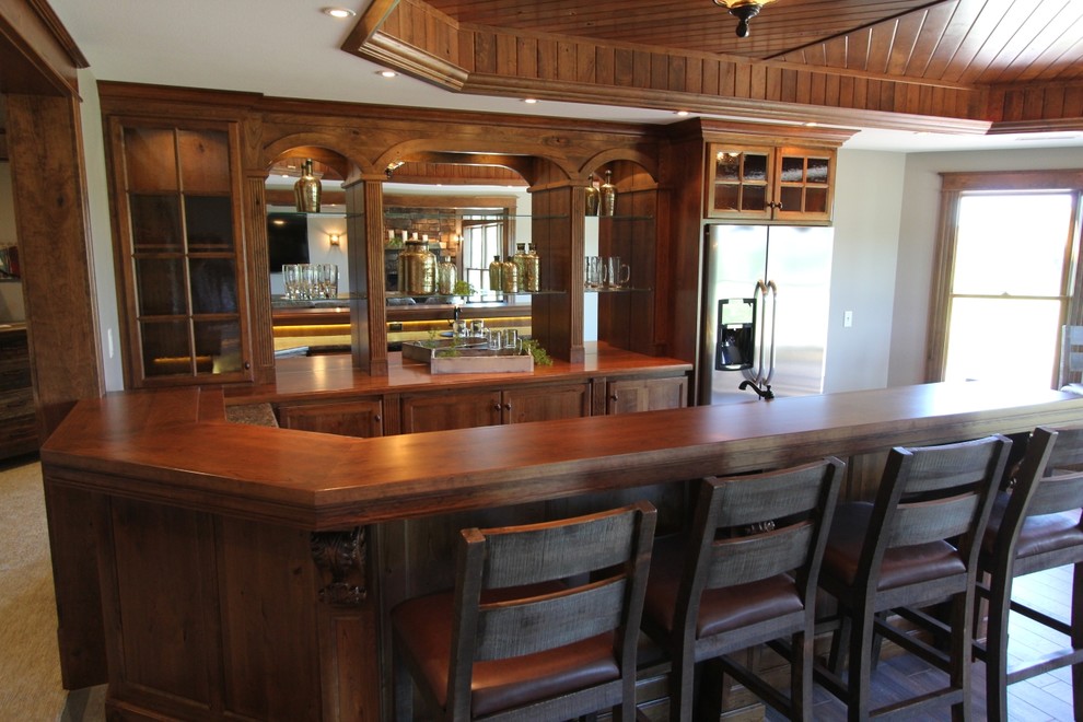 Inspiration for a farmhouse home bar remodel in Minneapolis