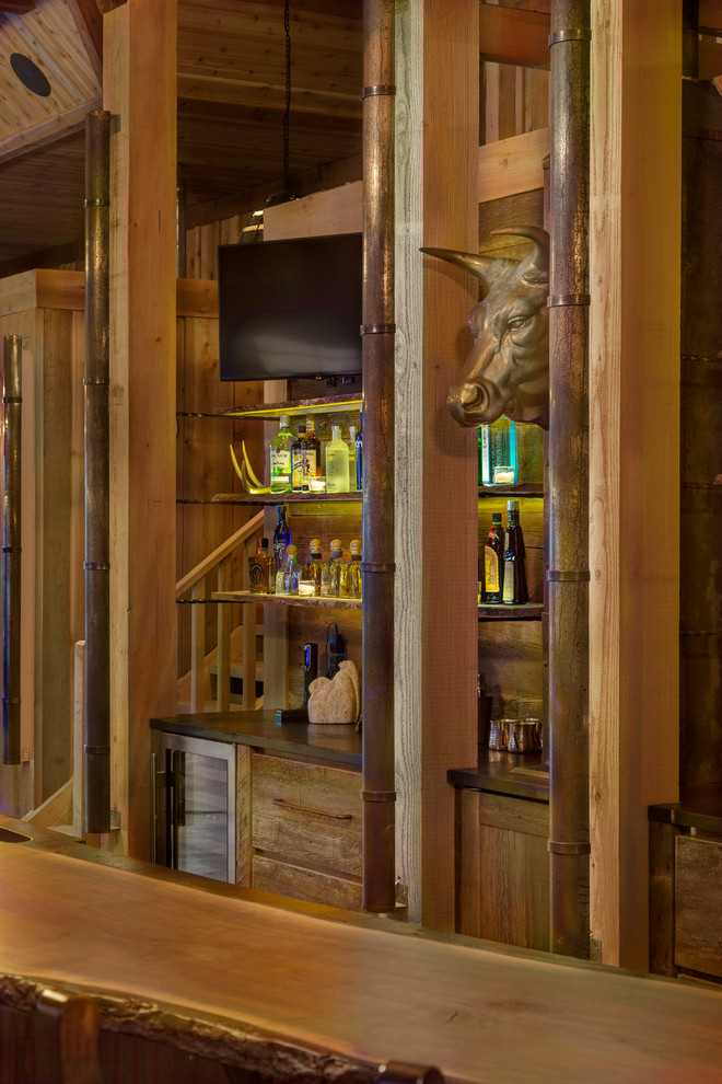 Mountain style home bar photo in Kansas City