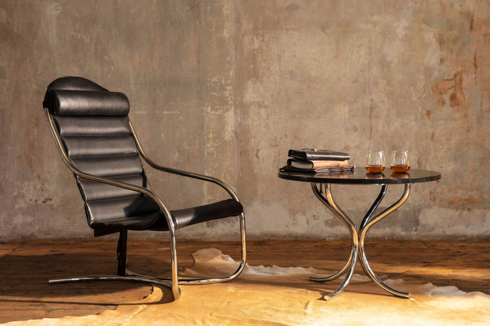 Idéer för en mellanstor minimalistisk svarta hemmabar med stolar, med bänkskiva i zink, ljust trägolv och brunt golv