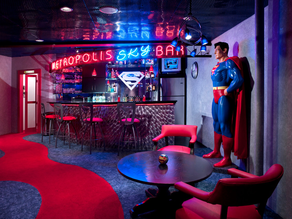 Cette photo montre un bar de salon éclectique avec moquette, des tabourets et un sol multicolore.