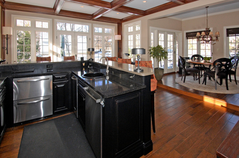 Portfolio Traditional Home Bar Cleveland by Punchjordan Home