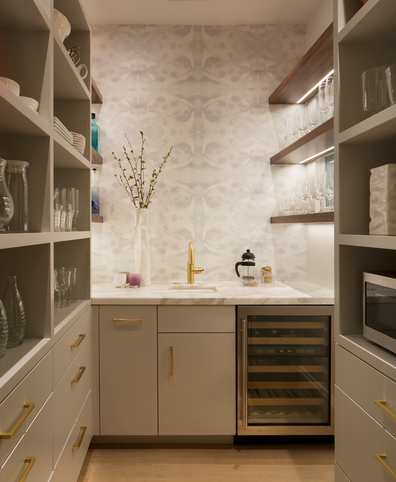 Home bar - transitional home bar idea in San Francisco