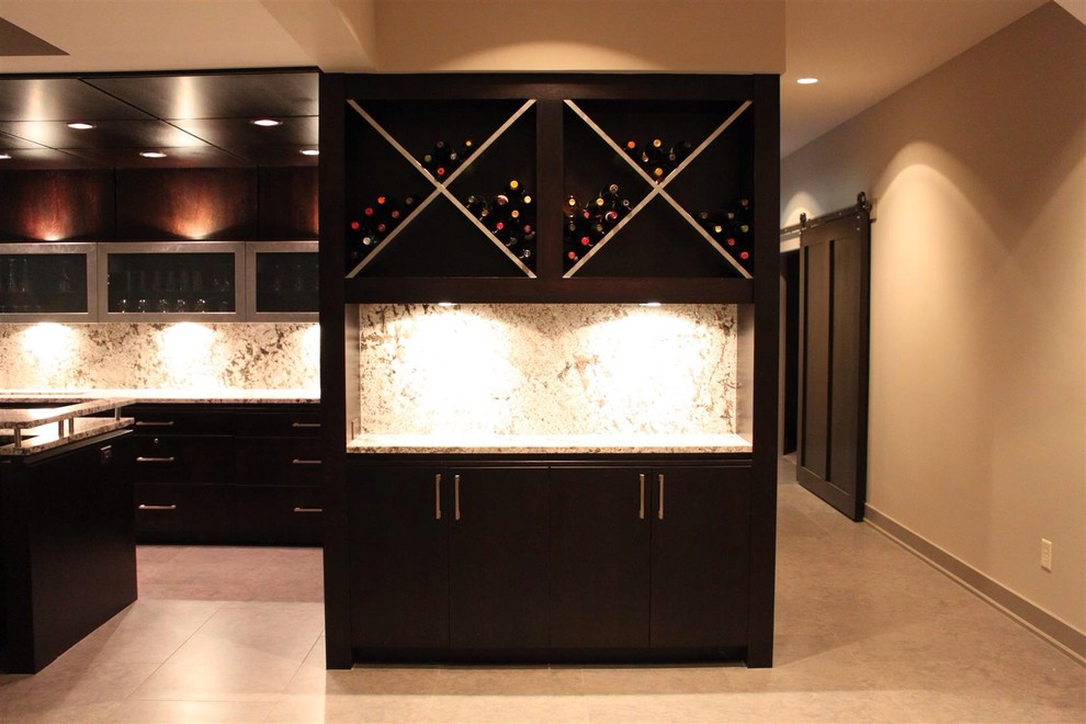 Example of a minimalist home bar design in Indianapolis