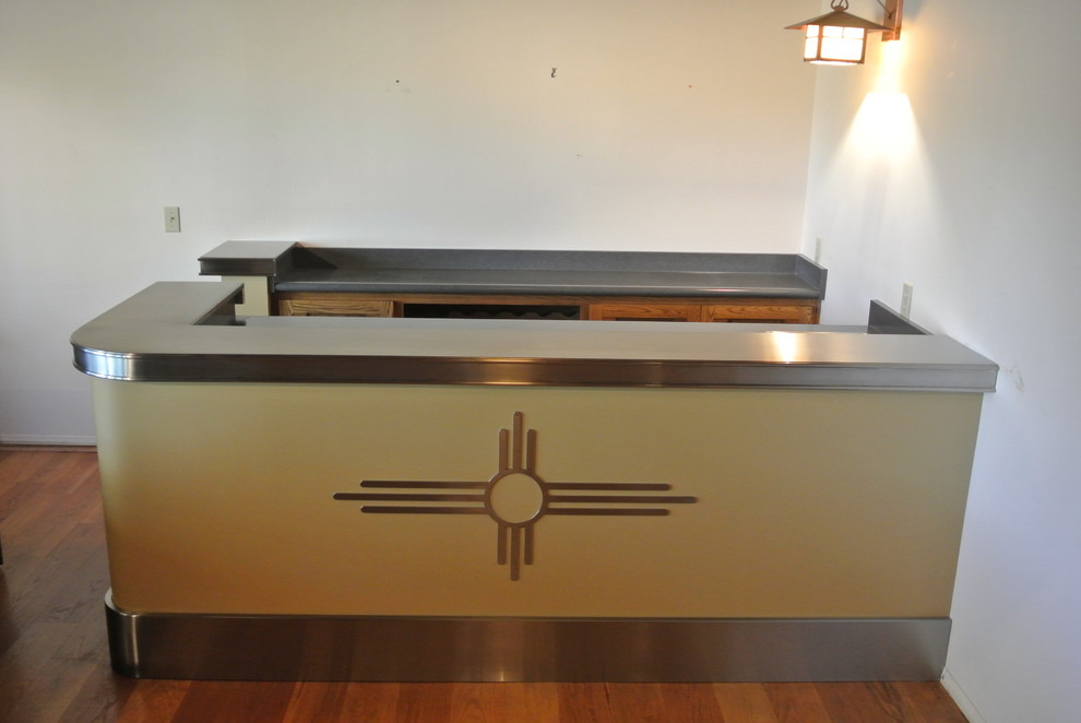 Diseño de bar en casa vintage grande
