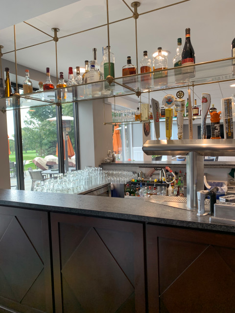 Ridgemoor Country Club - Traditional - Home Bar - Chicago - by Leslie  Hutchison Interiors, LLC | Houzz IE