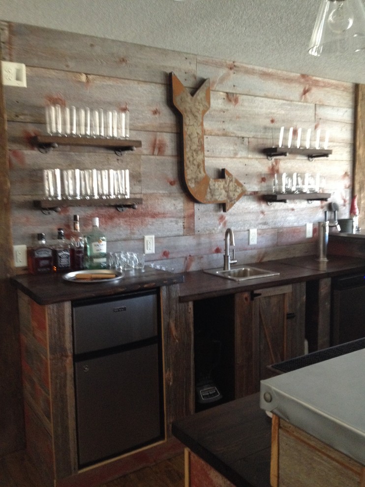 Photo of a medium sized rustic home bar in Chicago.