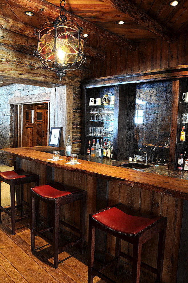 Idee per un bancone bar stile rurale di medie dimensioni con lavello sottopiano, ante in legno bruno e parquet scuro