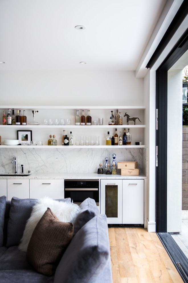 This is an example of a contemporary home bar in San Francisco.