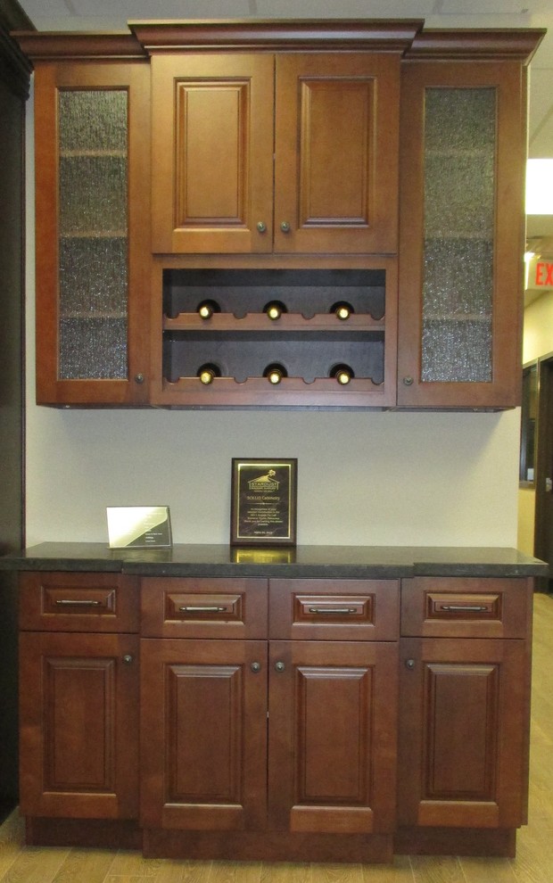 Example of a classic home bar design in Phoenix