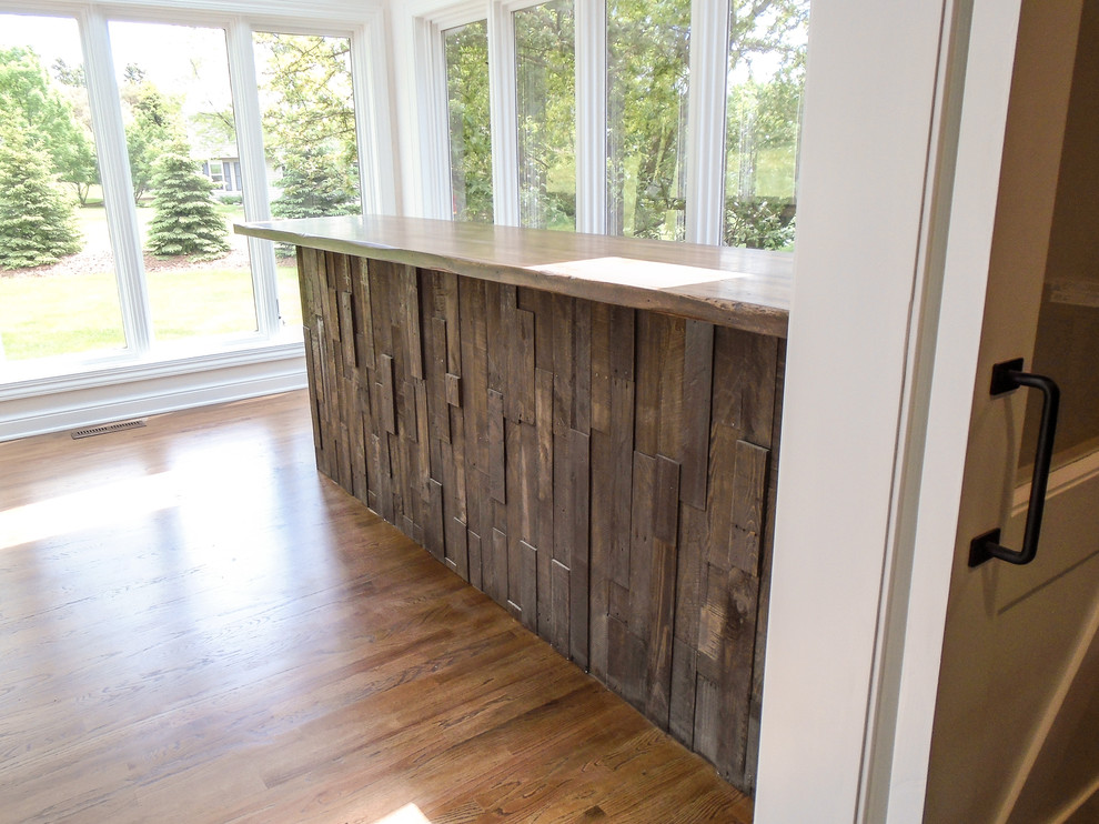Example of a mountain style home bar design in Milwaukee