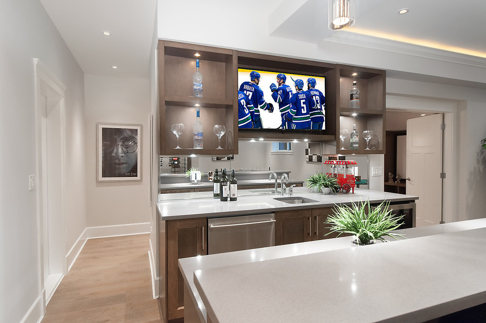 Contemporary home bar in Vancouver.