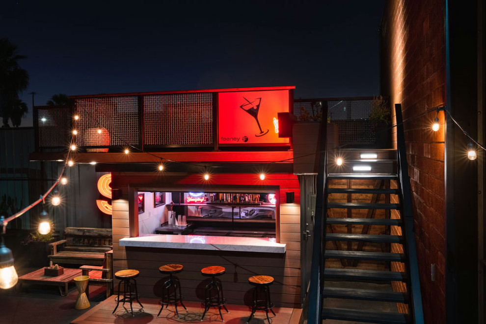 Свежая идея для дизайна: домашний бар в стиле лофт - отличное фото интерьера