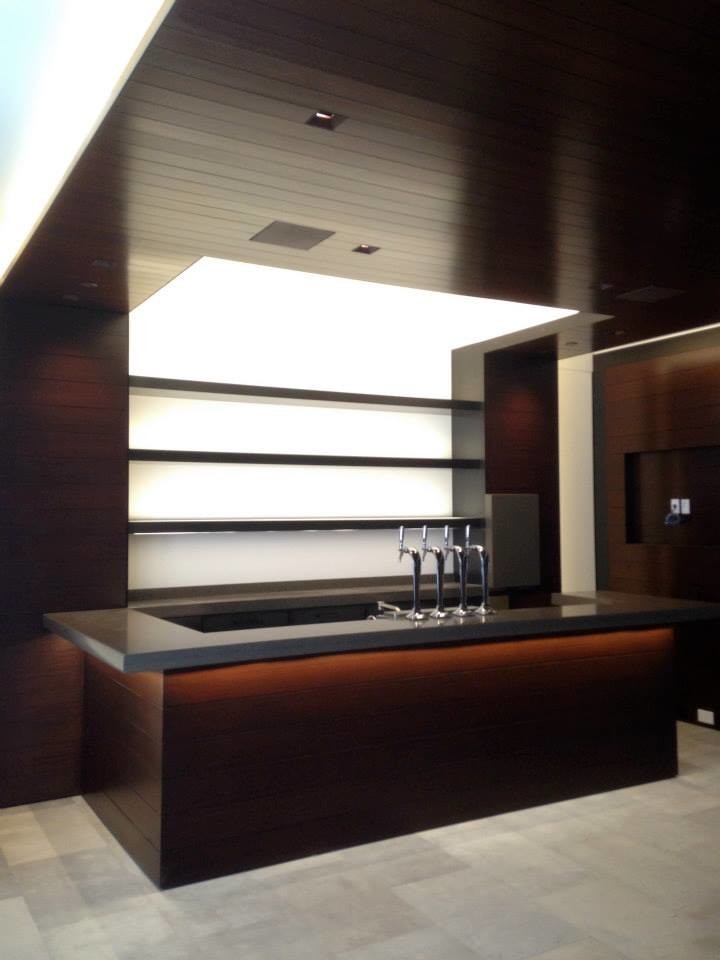 Photo of a modern home bar in San Diego with white splashback.