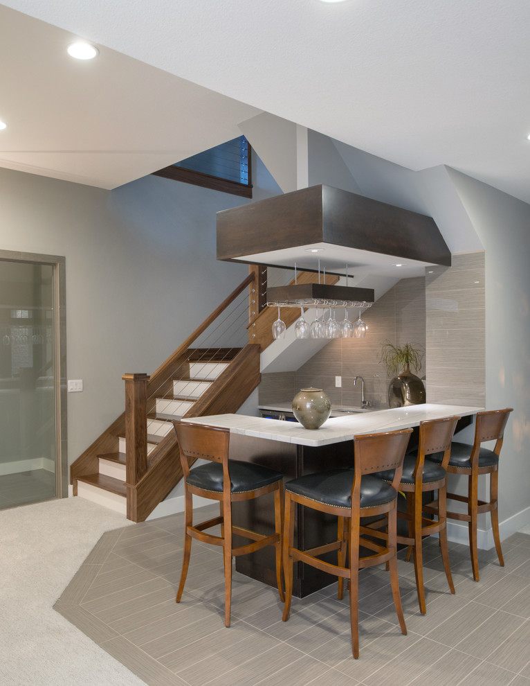 This is an example of a medium sized contemporary breakfast bar in Kansas City with grey splashback.