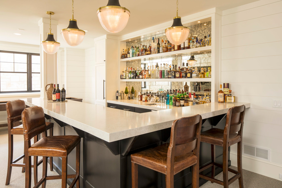 Imagen de bar en casa clásico renovado de tamaño medio con moqueta