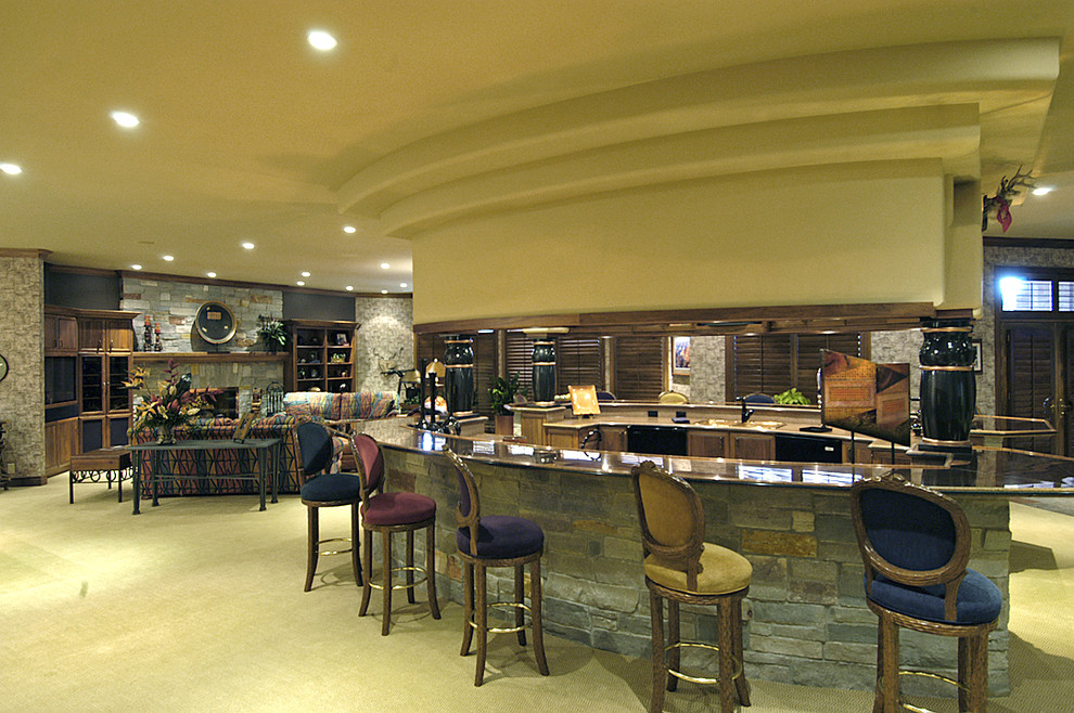 Foto de bar en casa tradicional renovado de tamaño medio