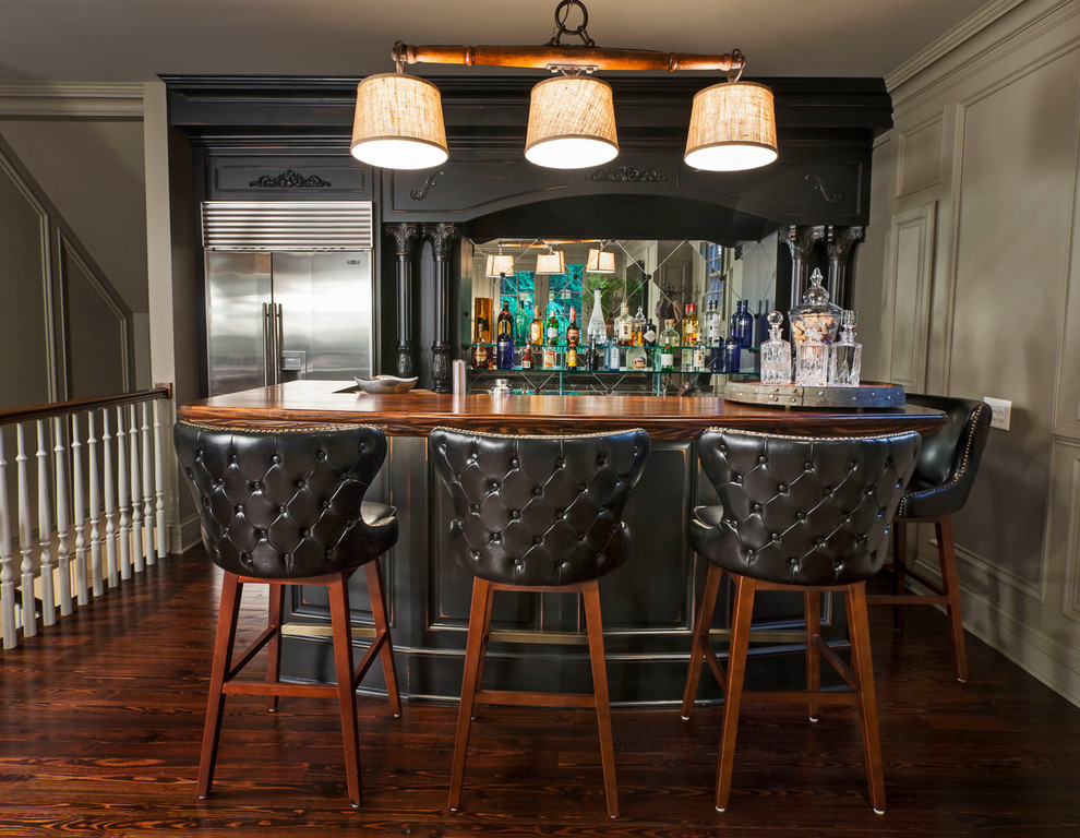 Example of a classic home bar design in Charlotte