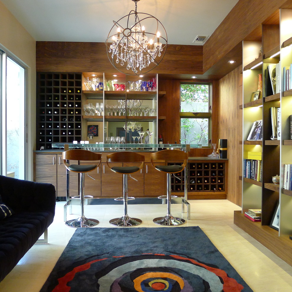 Ejemplo de bar en casa lineal contemporáneo sin pila con armarios con paneles lisos, puertas de armario de madera en tonos medios y suelo de mármol