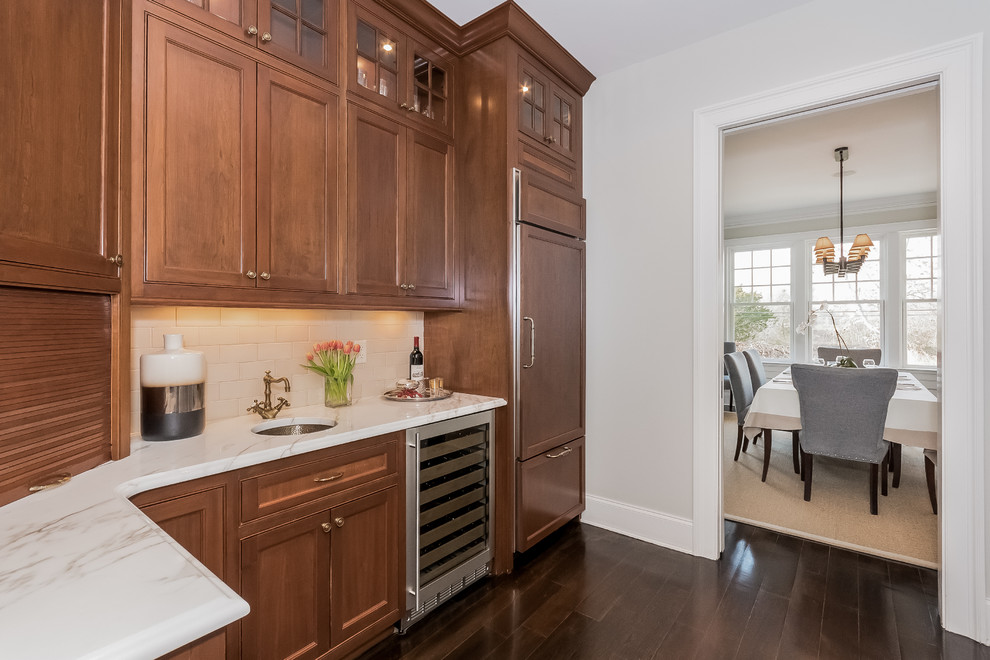 Westport Real Estate 5 Compo Beach Road, Westport, CT Beach Style Home Bar New York by