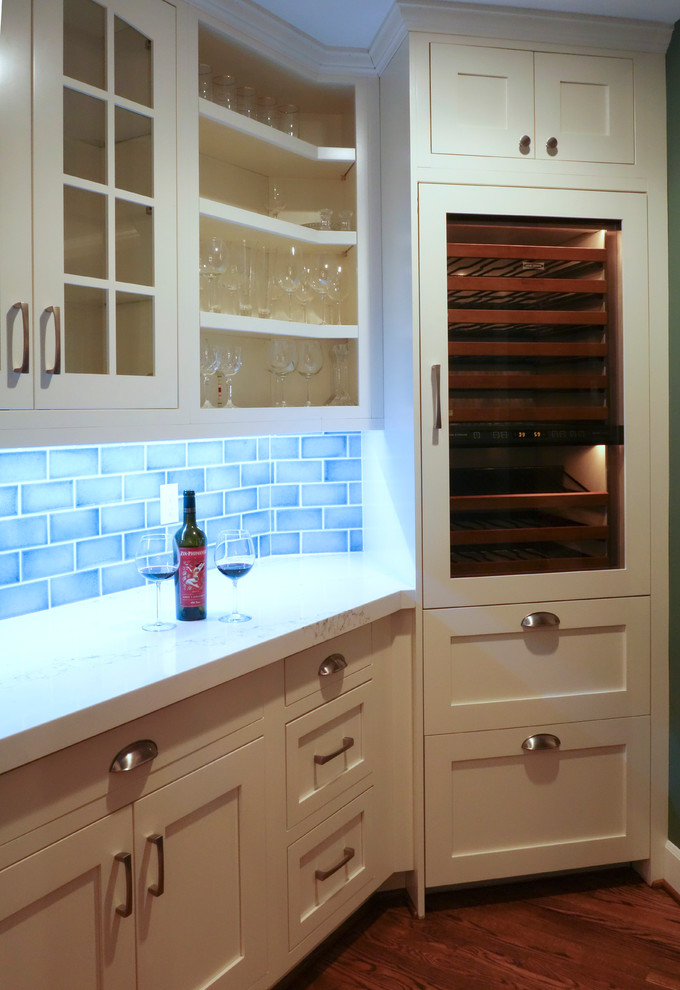 Woodway entry, wine room and butlers pantry Contemporary Home Bar