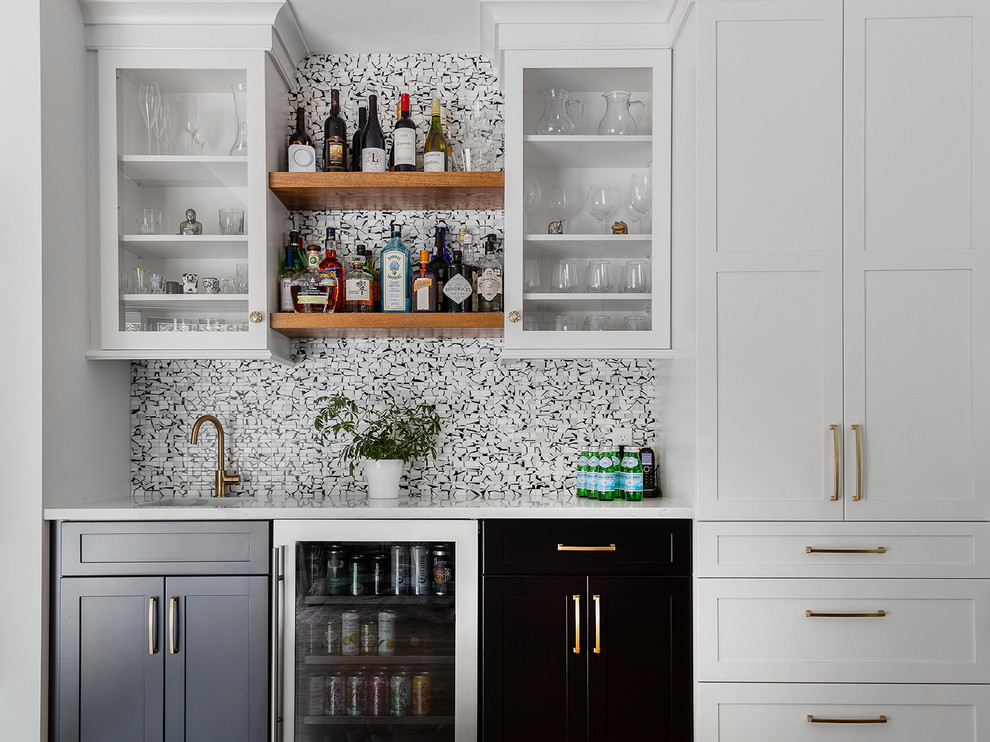 Photo of a traditional wet bar with quartz worktops, shaker cabinets, black cabinets, multi-coloured splashback and white worktops.