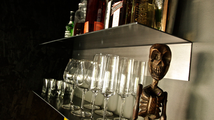 Inspiration for a small contemporary home bar remodel in Portland